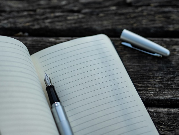 Papier wciąż działa! Dlaczego notes reklamowy to skuteczny gadżet offline?